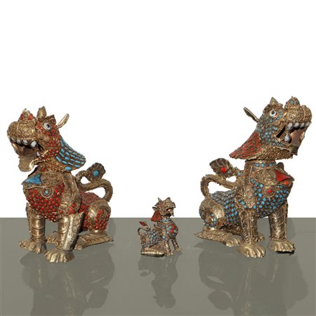 Cani di Fo, bruciatori di incenso in ottone con pietre dure (coralli e turchesi applicati)