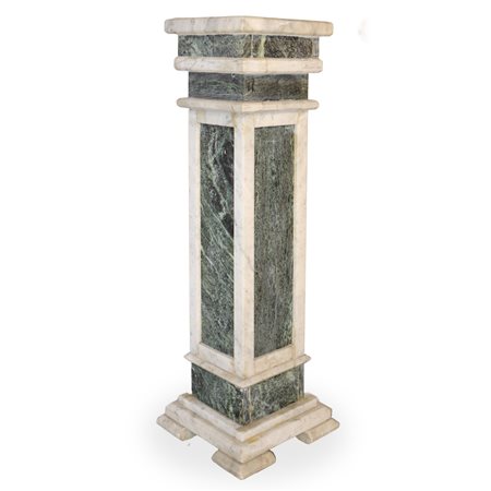 Colonna in marmo bianco con inserti in marmo serpentino