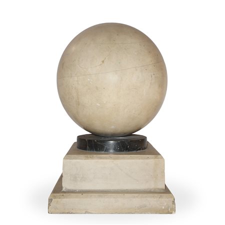 Base in marmo con sfera in marmo bianco