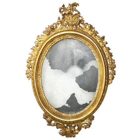 Specchiera ovale con cornice e in legno dorato e intagliato con cimasa