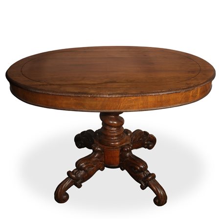 Tavolo rotondo in legno di rovere con piano dentellato al bordo e piede a 4 razze, 19th secolo