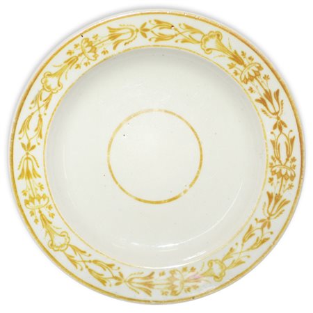 Piatto in ceramica di Alcora con decori floreali giallo ocra lungo il bordo, 18th secolo