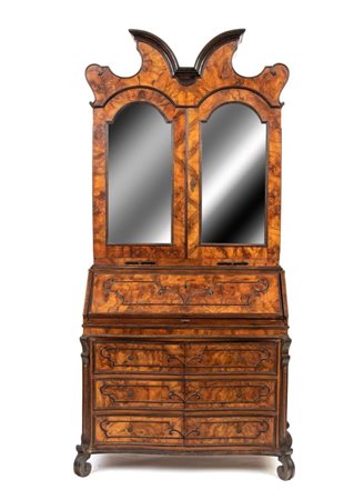  
Trumeau Barocco italiano a doppio corpo, Luigi XV Milano, XVIII secolo
 Altezza x larghezza x profondità: 238 x 116 x 57 cm.