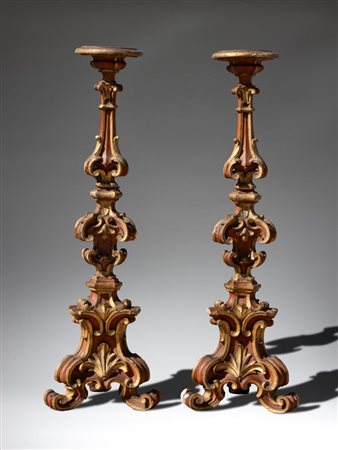  
Coppia di grandi candelieri veneziani Italia, XVIII secolo
 Altezza x larghezza x profondità: 192 x 60 x 60 cm