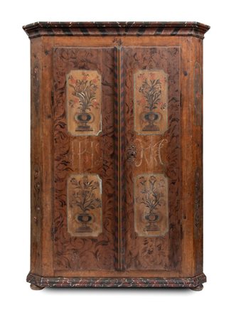  
Armadio dipinto Tirolese Fine XVIII secolo-inizi XIX secolo
 Altezza x larghezza x profondità: 175 x 126 x 57 cm 