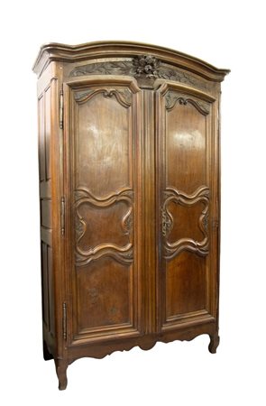  
Armadio provenzale XVIII secolo
 Altezza x larghezza x profondità: 260 x 160 x 68 cm 