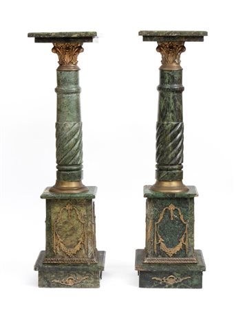  
Coppia di colonne in marmo verde XIX secolo
 Altezza x larghezza x profondità: 116 x 32 x 32 cm