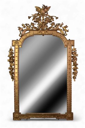 
Specchiera francese in legno intagliato e dorato XIX secolo
 Altezza x larghezza x profondità: 240 x 152 x 10 cm.