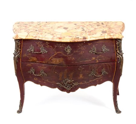  
Comò francese a chinoiserie in stile Luigi XV XIX secolo
 Altezza x larghezza x profondità: 81 x 113 x 56 cm.