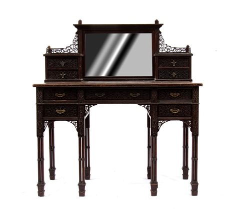 EDWARDS AND ROBERTS  
Scrivania toletta inglese in stile Chippendale XIX secolo
 Altezza x larghezza x profondità: 119 x 108 x 61 cm.