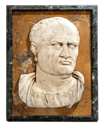  
Bassorilievo marmoreo raffigurante Cicerone Italia, XX secolo
 Altezza x larghezza: 50 x 38 cm