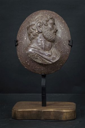  
Rilievo di dignitario con barba Italia, XX secolo
 Altezza x larghezza x profondità: 28 x 24 x 13 cm