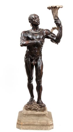  
Torciere in legno a figura di moro in legno Venezia, XIX secolo
 Altezza x larghezza x profondità: 196 x 70 x 60 cm.