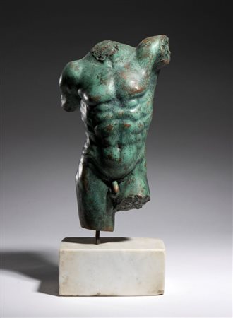  
Busto in bronzo di torso maschile XX secolo
 Altezza x larghezza x profondità: 34 x 14 x 10 cm
