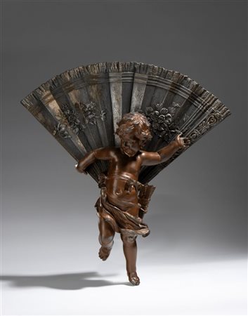  
Scultura in bronzo raffigurante Cupido Francia, XIX secolo
 Altezza x larghezza x profondità: 45 x 43 x 11 cm