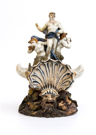  
Scultura in ceramica raffigurante Nettuno Italia, XIX secolo
 Altezza x larghezza x profondità: 35 x 23 x 17 cm.