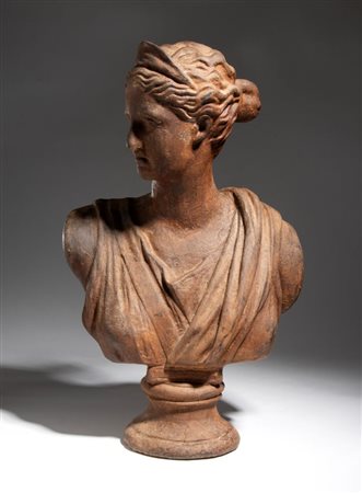  
Busto di Diana in ferro Fine XIX secolo- inizio XX secolo
 Altezza x larghezza x profondità: 51 x 30 x 21 cm