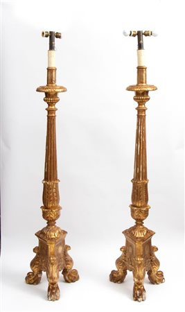  
Coppia di torceri in legno dorato Italia, XVIII secolo
 Altezza x larghezza x profondità: 154 x 42 x 42 cm 