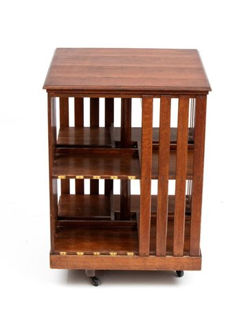  
Libreria girevole  Inghilterra, fine XIX secolo-inizi XX secolo
 Altezza x larghezza x profondità: 92 x 66 x 66 cm