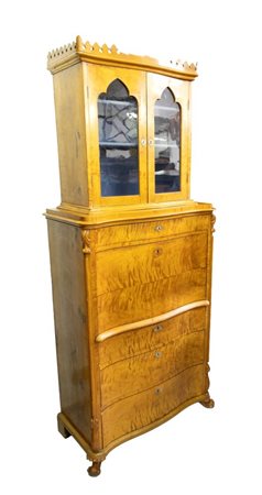  
Secretaire doppio corpo Biedermeier  Svezia, XIX secolo
 Altezza x larghezza x profondità: 225 x 100 x 47 cm 