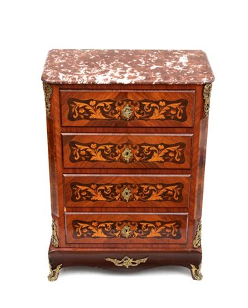  
Comò intarsiato Napoleone III Francia, XIX secolo
 Altezza x larghezza x profondità: 91 x 65 x 35 cm