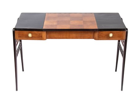 Paolo Buffa (attribuito a) (1903 - 1970) 
Toletta in noce e legno ebanizzato Anni '50
 Altezza x larghezza x profondità: 75 x 120 x 60 cm
