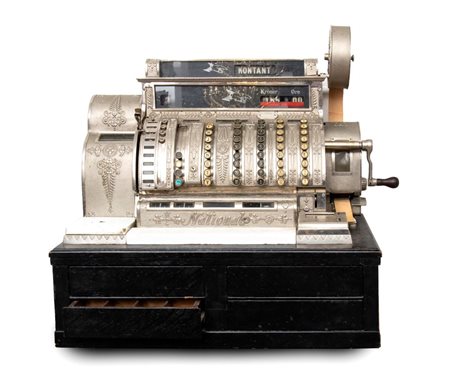 NATIONAL CASH REGISTER COMPANY (1884 - ) 
Registratore di cassa meccanico Modello 592X-ELF USA, XX secolo
 Altezza x larghezza x profondità: 75 x 75 x 50 cm.