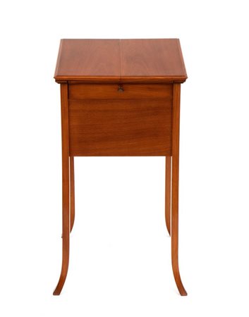 FERNAND BLONDEAU  
Tavolo da fumo francese Parigi, XX secolo
 Altezza x larghezza x profondità: 78 x 42 x 45 cm.