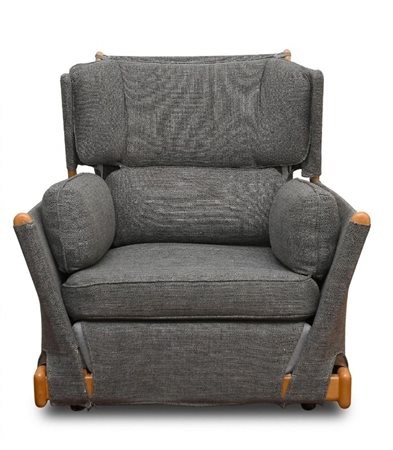  
Coppia di poltrone Viola D'Amore per Cassina Italia, 1977
 Altezza x larghezza x profondità: 97 x 91 x 93 cm. Altezza seduta: 43 cm