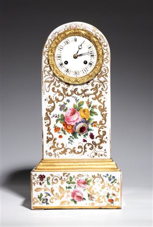 Schüller à Paris  
Antico orologio in porcellana Parigi, XIX secolo
 Altezza x larghezza x profondità: 40 x 19 x 14 cm