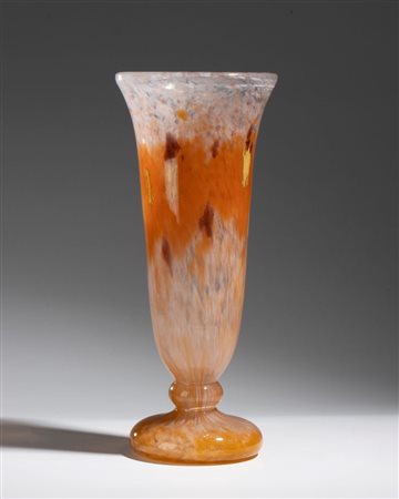 CHARLES SCHNEIDER (firma_di) (Château-Thierry , 23-02-1881 - Épinay-sur-Seine, 7-01-1953) 
Vaso Art Dèco in vetro Francia, XX secolo
 Altezza x diametro: 35 x 14 cm
