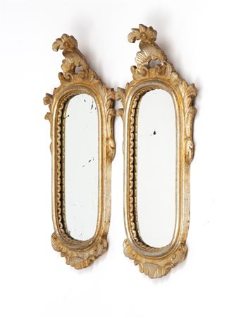  
Coppia di specchiere in stile Barocco Italia, XX secolo
 Altezza x larghezza: 58 x 38 cm
