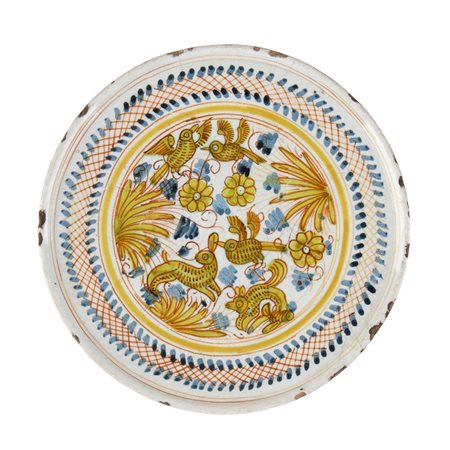  
Alzatina manifattura Deruta XV-XVI secolo
 Altezza x diametro: 7 x 24,5 cm