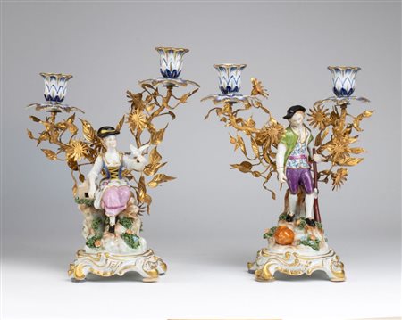  
Coppia di candelabri a due fiamme di Capodimonte XIX secolo
 Altezza x larghezza x profondità: 29 x 22 x 14 cm
