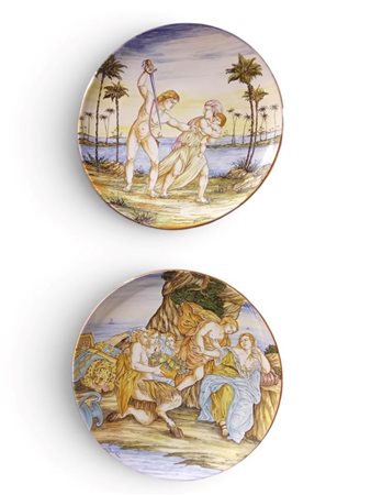  
Coppia di piatti in ceramica maiolicata dipinti a mano XX secolo
 Diametro: 45 cm