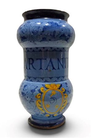  
Albarello biansato in maiolica decorata Roma, XVIII secolo
 Altezza x diametro: 23 x 12 cm