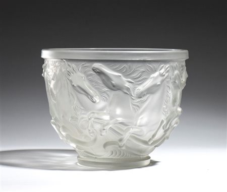JOSEF INWALD  
Vaso in vetro satinato "Horses of Poseidon" per Barolac Art Deco , XX secolo
 Altezza x diametro: 16 x 19,5 cm