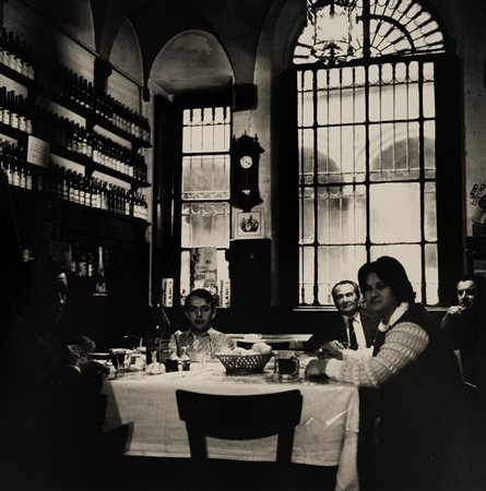 Virgilio Carnisio (1938)  - Milano via Valpetrosa 5, interno dell'osteria "Tri Basei", 1970
