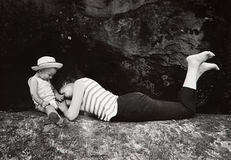 Stefano Robino (1922 - 2017)  - Madre e figlio, 1960s