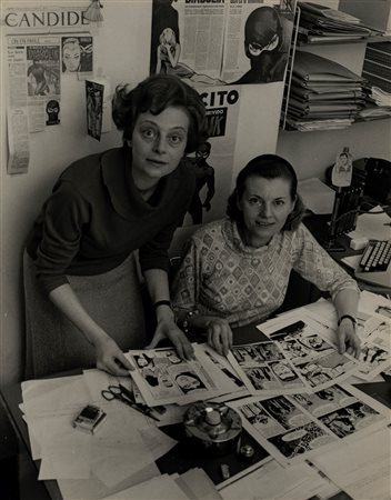 Anonimo - Le sorelle Luciana e Angela Giussani nel loro studio dove, aiutate da 2 loro assistenti, creano DIABOLIK, 1966