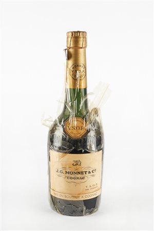 Monnet Cognac  
Cognac J.G. Monnet & Co. VSOP Fine Champagne. Anni 40/50
40% vol 1 BT 73 cl