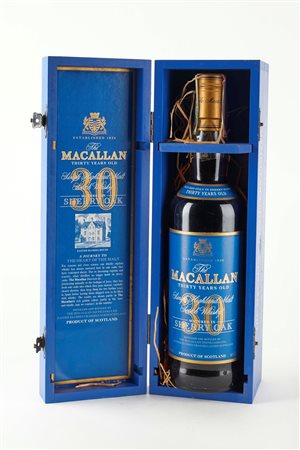 Macallan  
The Macallan 30 Years Old Blue Wooden Box 1971
43% vol 1 BT 70 cl