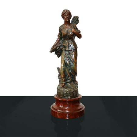 ''Bucheronne" (taglialegna), statua in metallo patinato bruno 