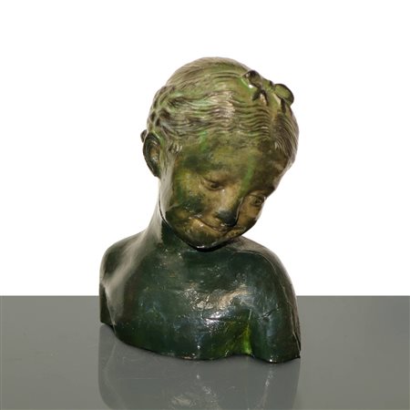 Scultura in cotto raffigurante fanciulla