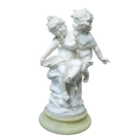Giuseppe Bessi (Volterra 1857 - 1922)  - Grande scultura, due fanciulli, con base in alabastro di Volterra e figure in scagliola di gesso, 19° secolo