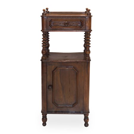 Comodino in legno di noce a due pianali con cassetto superiore e piccola anta inferiore, 19° secolo