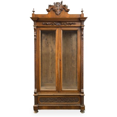 Grande credenza con cimasa scolpita, Second half of the 19° secolo, eclectic style.