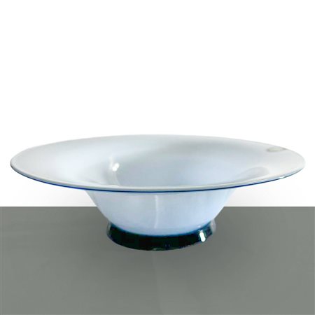 Venini - Coppa in vetro di Murano soffiato con piede applicato, 1987