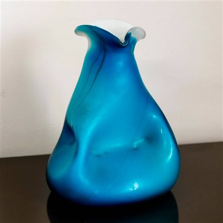 Vaso in vetro soffiato di Murano blu