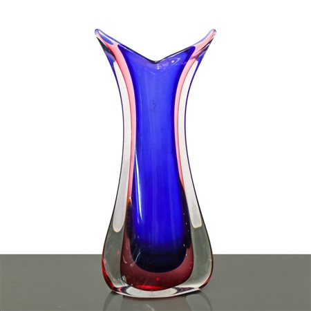 Flavio Poli  per Seguso (Chioggia 1900 - Venezia 1984)  - Vaso in vetro sommerso nei toni del blu